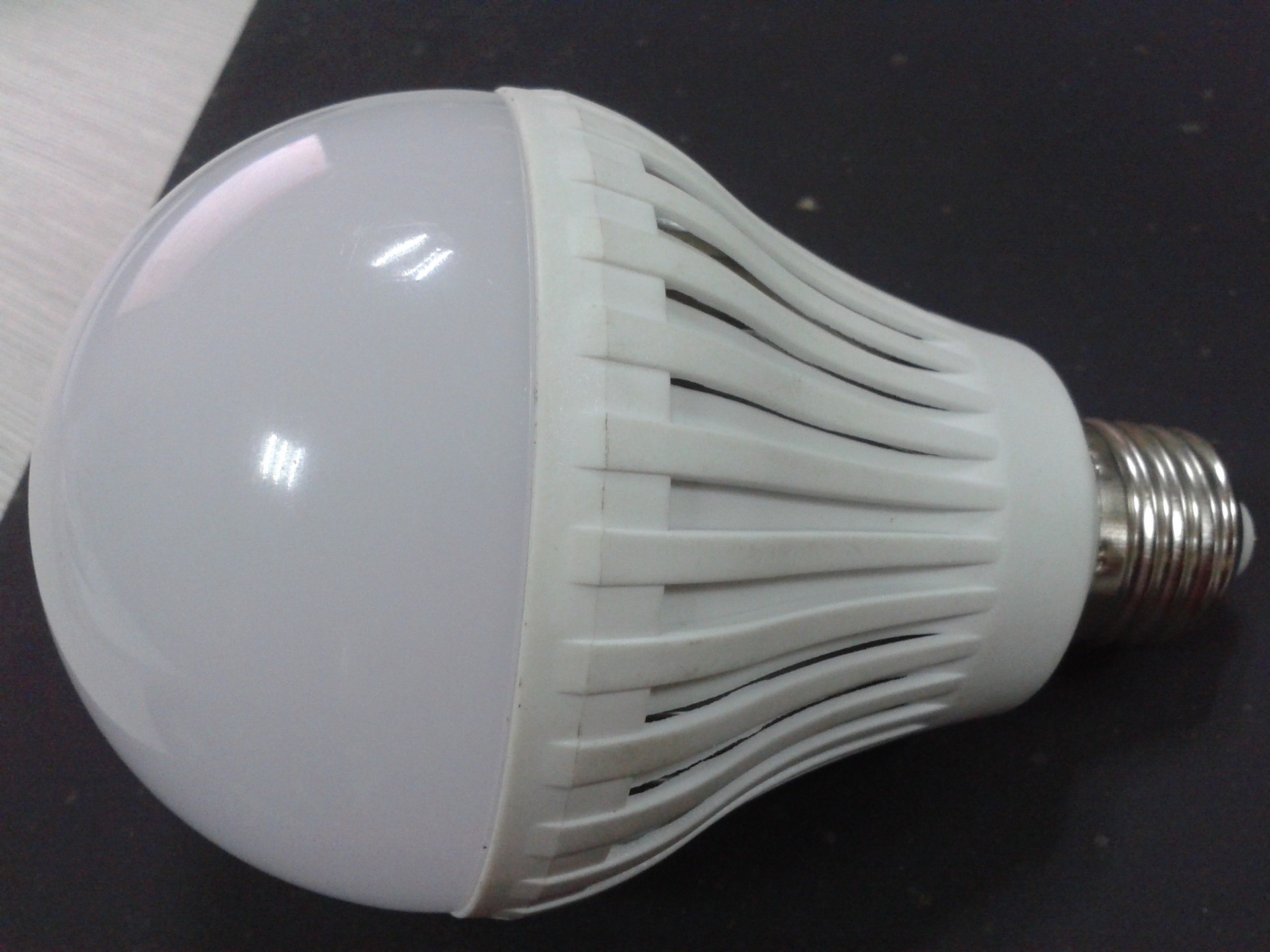 LED5730贴片9W塑胶球泡灯 厂家直销热卖，点亮 indoor 照明新选择
